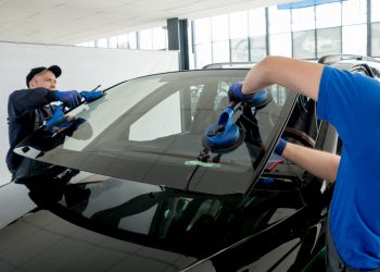 Repairing vs. Replacing Your Windshield