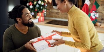Smart Gifting Strategies: How Promotional Merch Strengthens Client Relationships